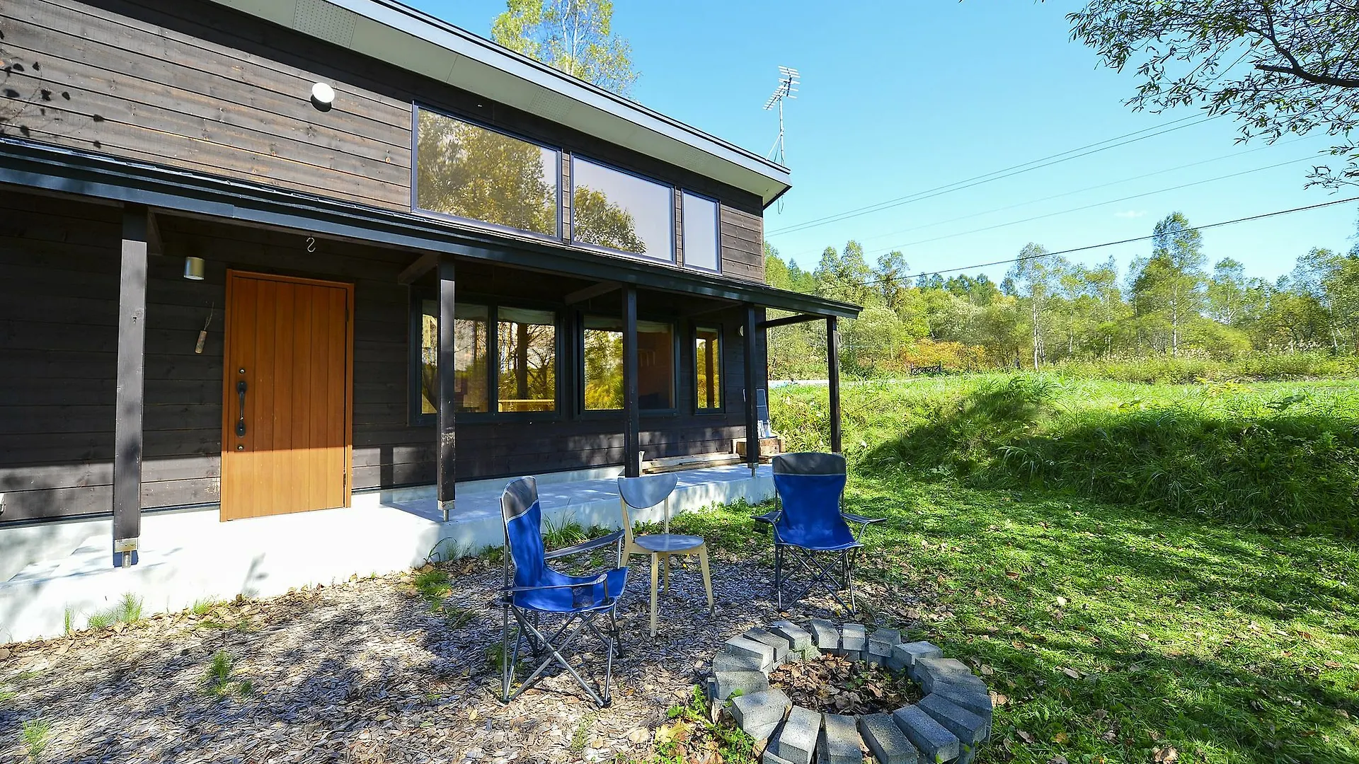 Moon Cabin Ōmagari Apartment